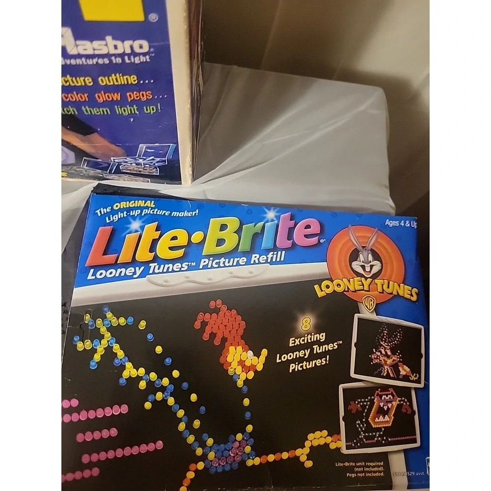 Vintage 1967‎ Lite Brite with Looney Tunes refill pages extra pegs